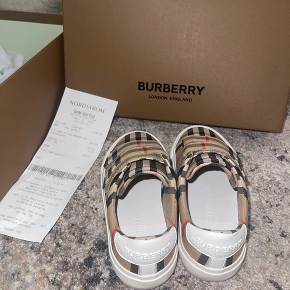 BURBERRY - Picture 3 of 4